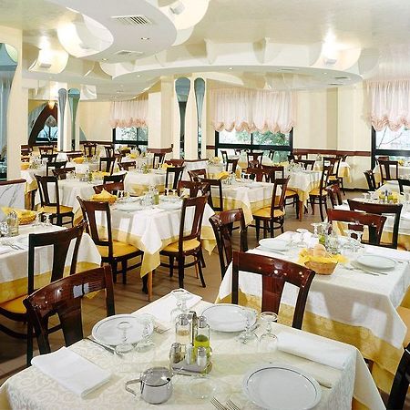 Hotel Aragosta Rimini Exterior photo